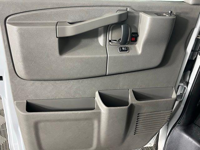 2022 Chevrolet Express Passenger RWD 3500 Regular Wheelbase LS