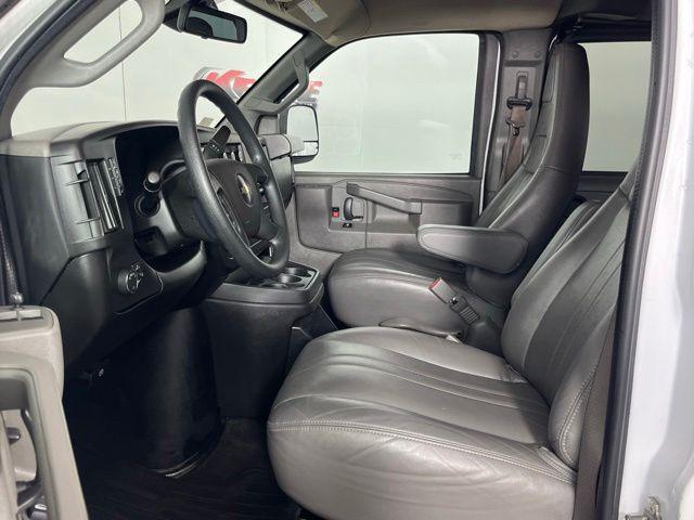2022 Chevrolet Express Passenger RWD 3500 Regular Wheelbase LS