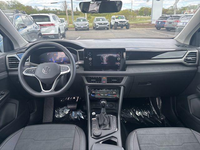 2026 Volkswagen Taos SE Black