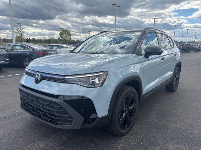 2026 Volkswagen Taos SE Black