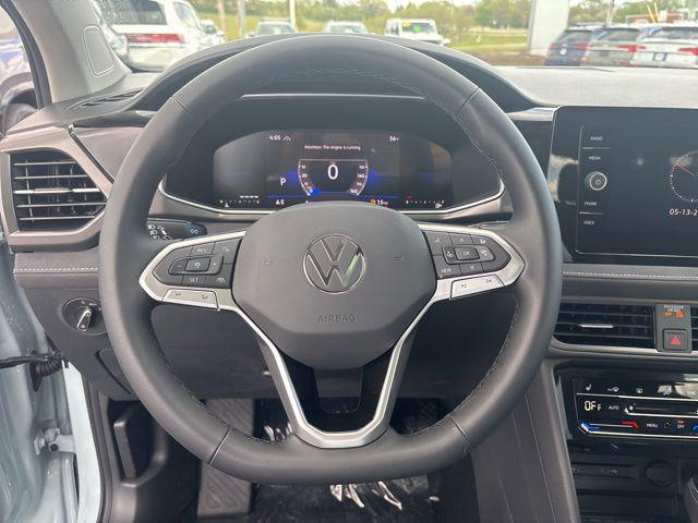 2026 Volkswagen Taos SE Black