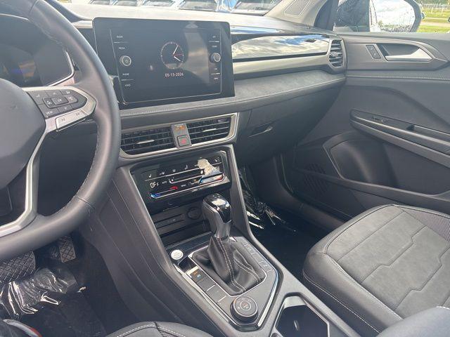 2026 Volkswagen Taos SE Black
