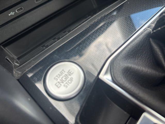 2026 Volkswagen Taos SE Black