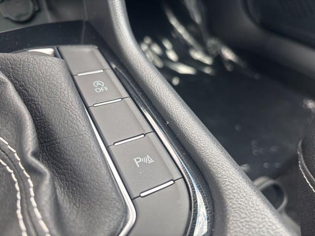 2026 Volkswagen Taos SE Black