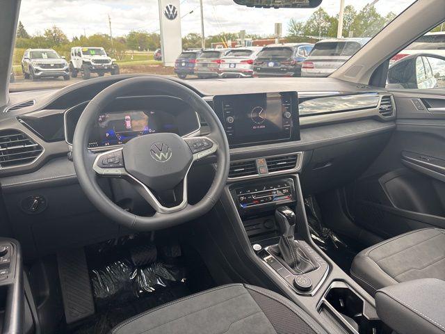 2026 Volkswagen Taos SE Black
