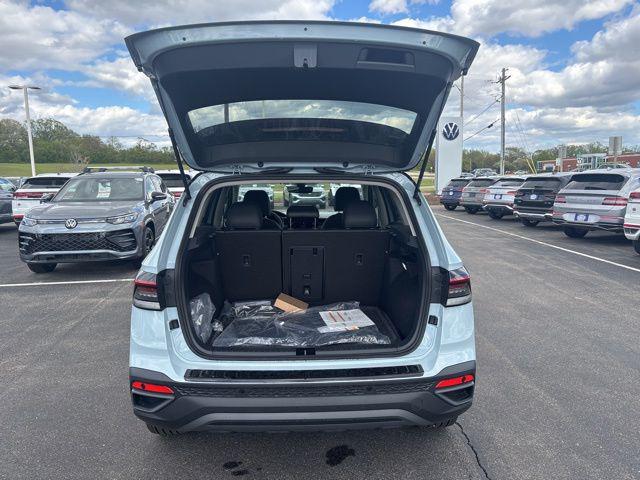 2026 Volkswagen Taos SE Black