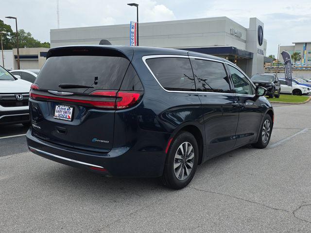 2024 Chrysler Pacifica Hybrid Select