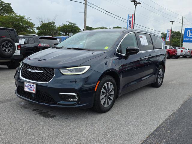 2024 Chrysler Pacifica Hybrid Select