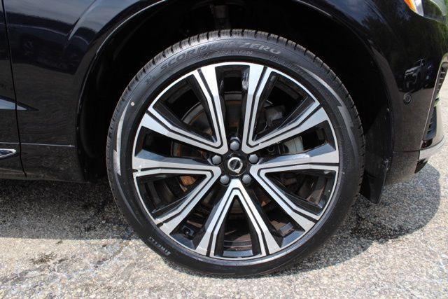 2023 Volvo XC60 Recharge T8 Ultimate Bright Theme