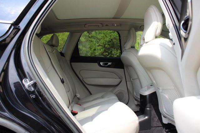 2023 Volvo XC60 Recharge T8 Ultimate Bright Theme