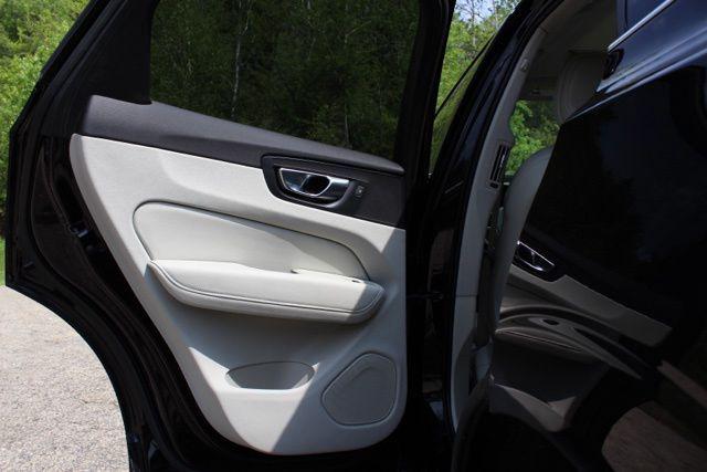 2023 Volvo XC60 Recharge T8 Ultimate Bright Theme