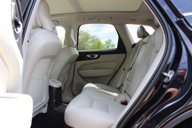 2023 Volvo XC60 Recharge T8 Ultimate Bright Theme