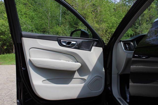 2023 Volvo XC60 Recharge T8 Ultimate Bright Theme