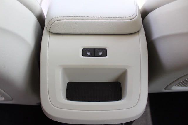 2023 Volvo XC60 Recharge T8 Ultimate Bright Theme