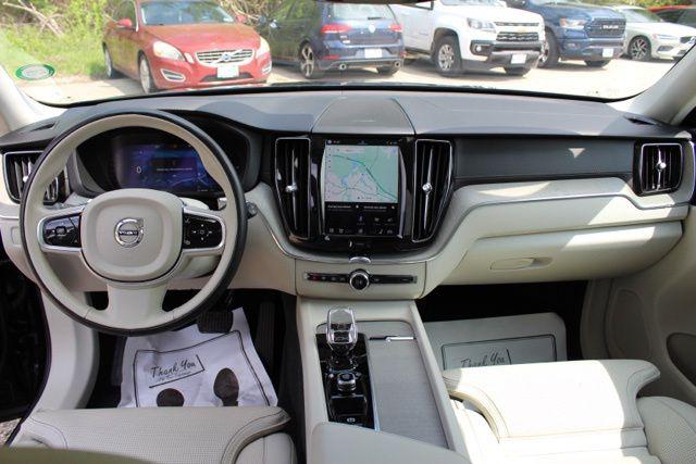 2023 Volvo XC60 Recharge T8 Ultimate Bright Theme