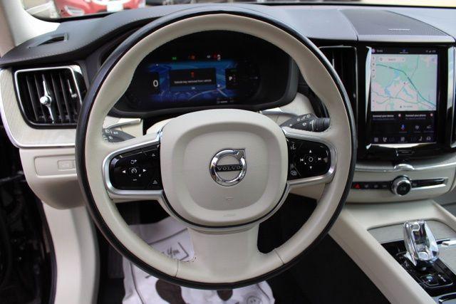 2023 Volvo XC60 Recharge T8 Ultimate Bright Theme