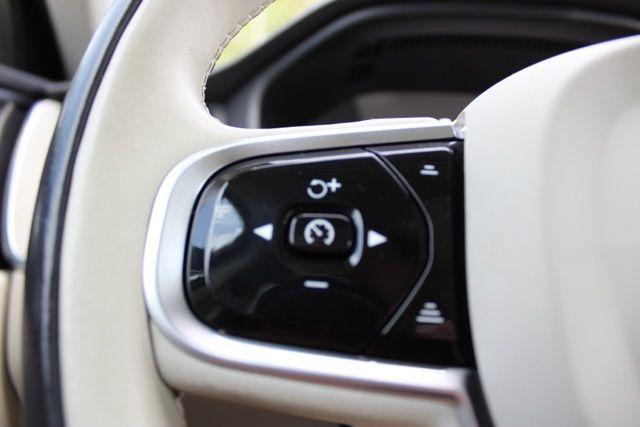2023 Volvo XC60 Recharge T8 Ultimate Bright Theme