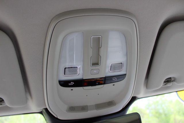 2023 Volvo XC60 Recharge T8 Ultimate Bright Theme