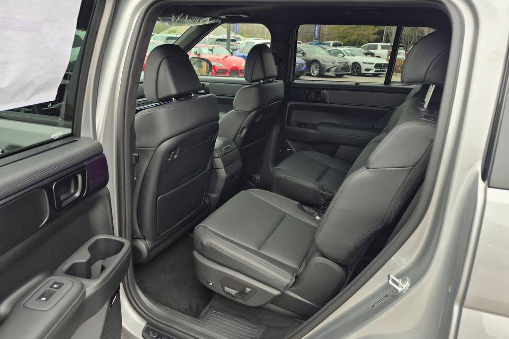 New 2026 Silver HYUNDAI Calligraphy FWD image 17