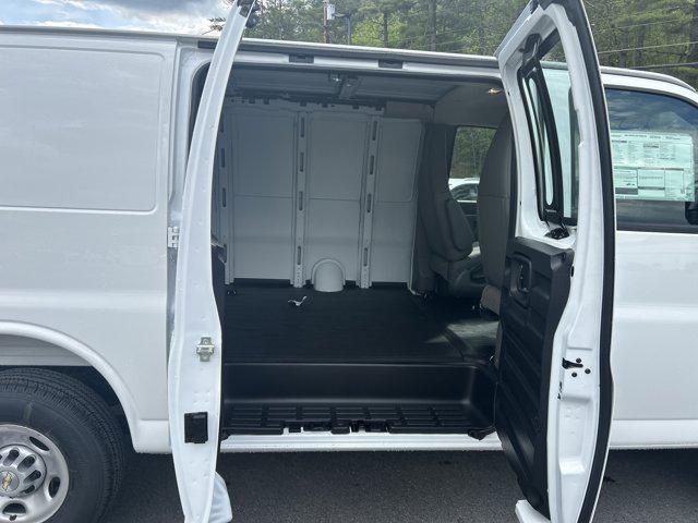 2026 Chevrolet Express Cargo Van 2500 Regular Wheelbase, WT, RWD