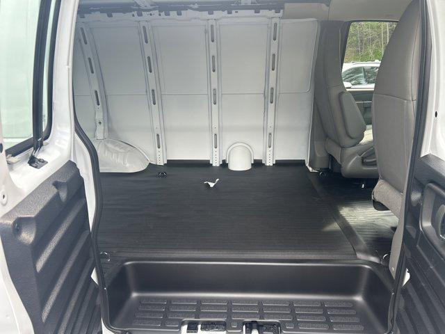 2026 Chevrolet Express Cargo Van 2500 Regular Wheelbase, WT, RWD