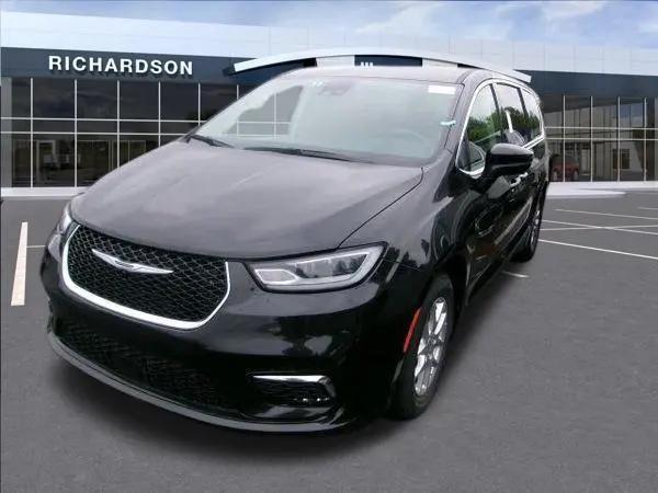 2023 Chrysler Pacifica Touring L for sale in Midland, MI