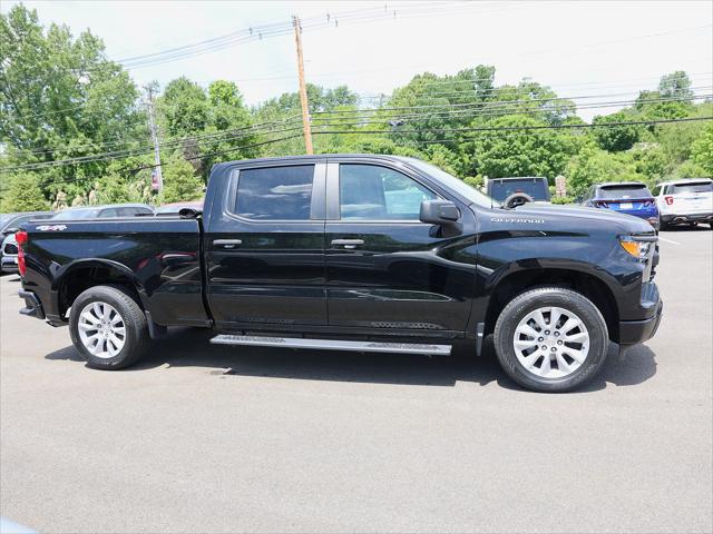 2023 Chevrolet Silverado 1500 4WD Crew Cab Standard Bed Custom