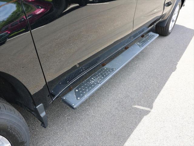 2023 Chevrolet Silverado 1500 4WD Crew Cab Standard Bed Custom