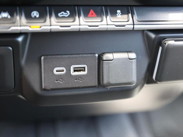 2023 Chevrolet Silverado 1500 4WD Crew Cab Standard Bed Custom