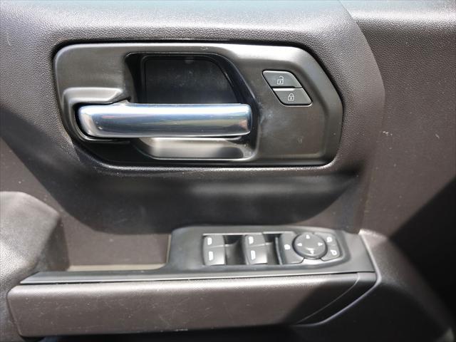2023 Chevrolet Silverado 1500 4WD Crew Cab Standard Bed Custom
