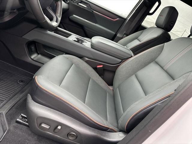 2025 GMC Acadia AWD AT4
