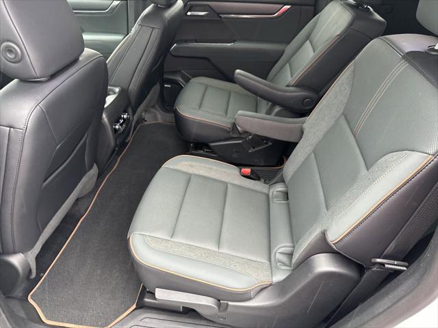 2025 GMC Acadia AWD AT4