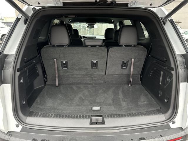 2025 GMC Acadia AWD AT4