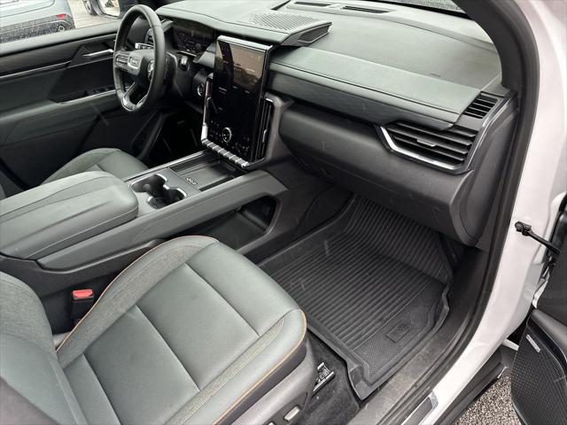 2025 GMC Acadia AWD AT4