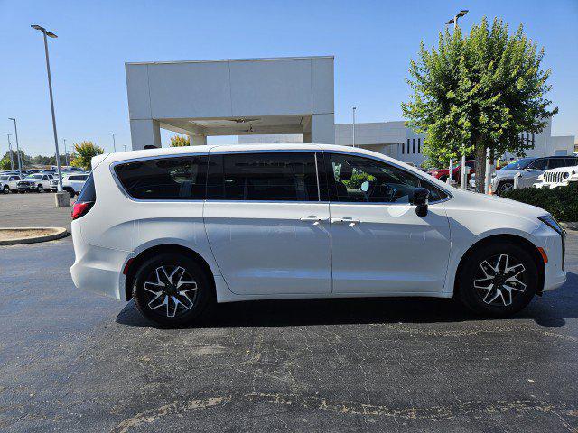 2027 Chrysler Pacifica Limited