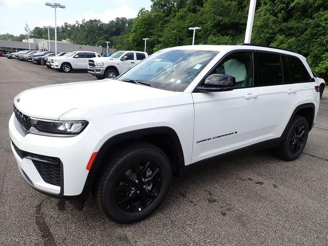 2026 Jeep Grand Cherokee GRAND CHEROKEE LAREDO ALTITUDE 4X4 2026 Jeep Grand Cherokee GRAND CHEROKEE LAREDO ALTITUDE 4X4