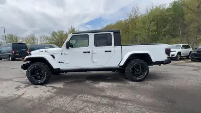 2025 Jeep Gladiator Sport