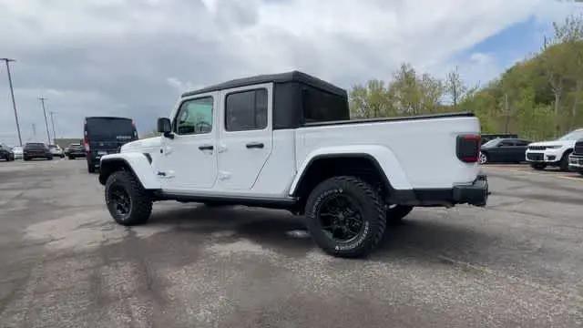 2025 Jeep Gladiator Sport