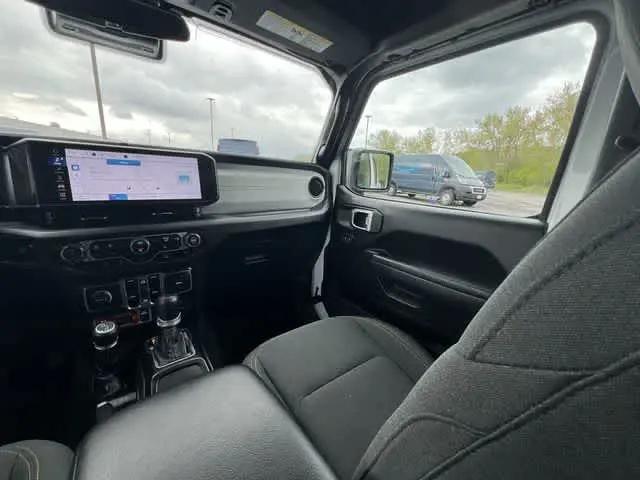 2025 Jeep Gladiator Sport