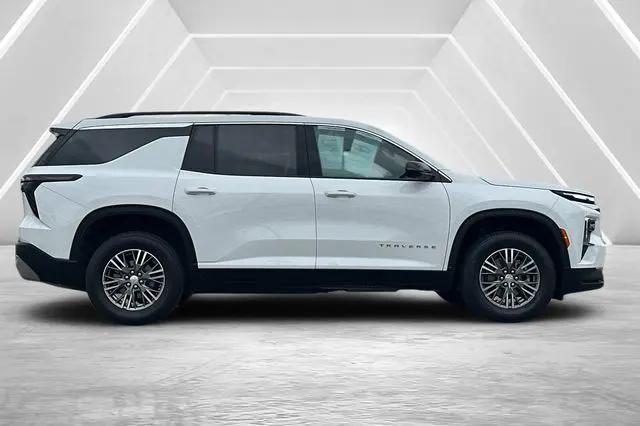 2024 Chevrolet Traverse FWD LT