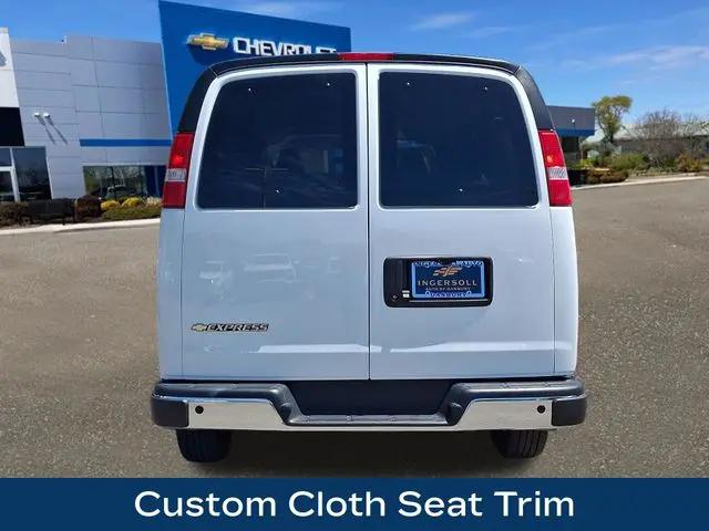 2025 Chevrolet Express Passenger RWD 3500 Extended Wheelbase LT