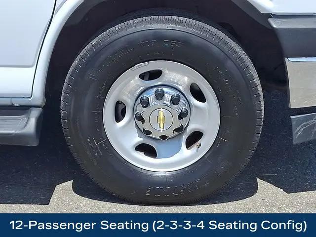 2025 Chevrolet Express Passenger RWD 3500 Extended Wheelbase LT
