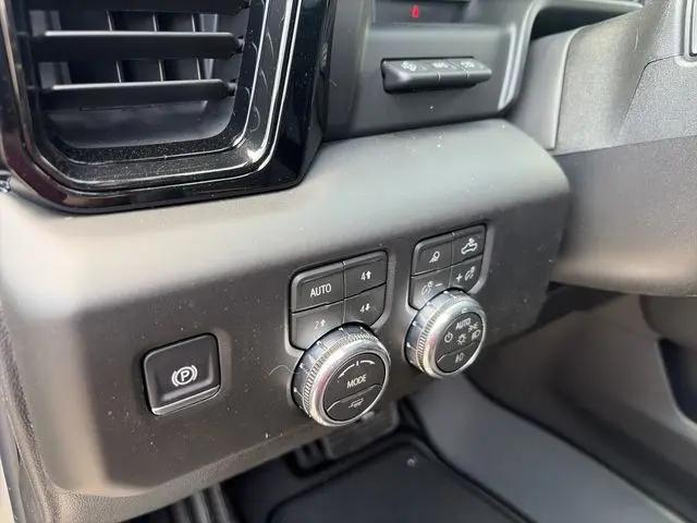 2026 GMC Sierra 2500HD Crew Cab, Standard Bed, AT4, 4WD