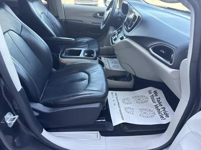 2022 Chrysler Pacifica Touring L