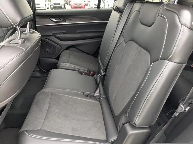 2026 Jeep Grand Cherokee L Altitude 4x2