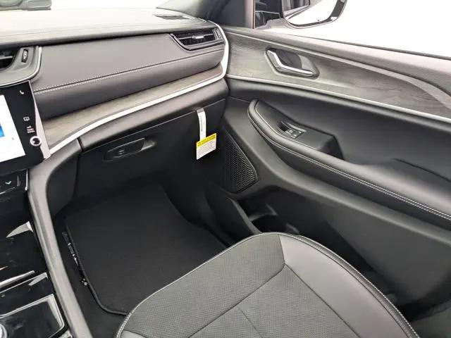 2026 Jeep Grand Cherokee L Altitude 4x2