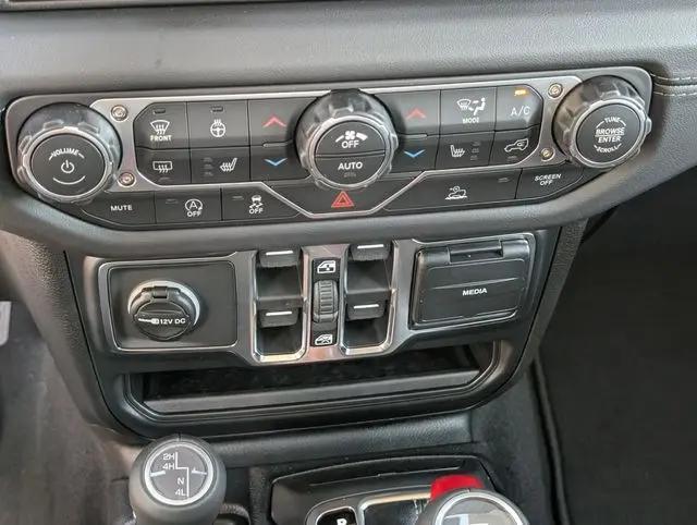2026 Jeep Gladiator Sport