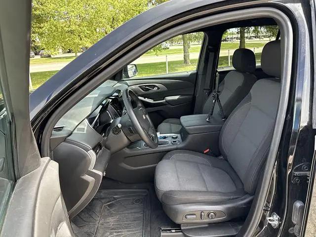 2023 Chevrolet Traverse AWD LT Cloth