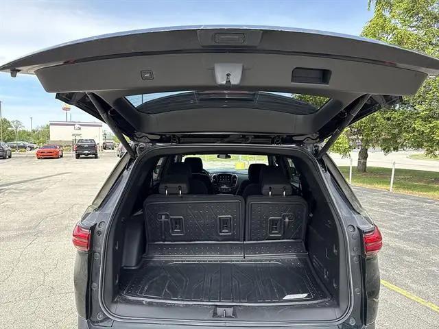 2023 Chevrolet Traverse AWD LT Cloth