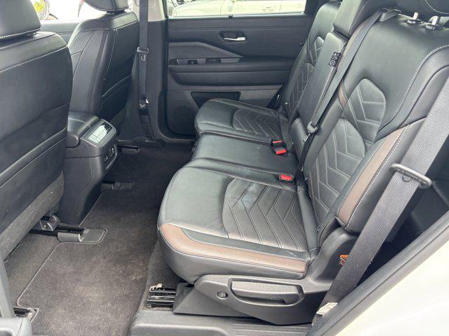 2023 Nissan Pathfinder Platinum 4WD